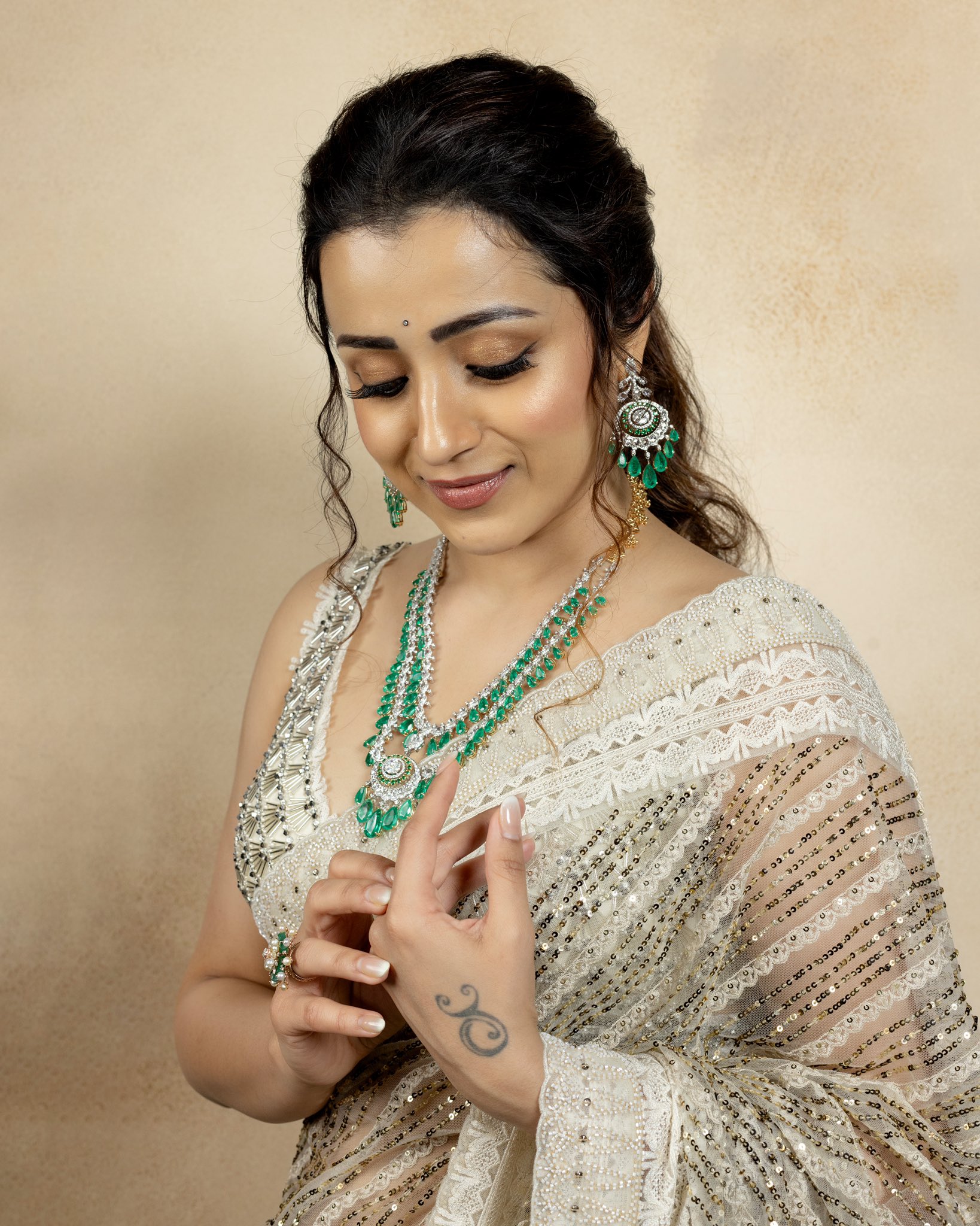 Vidamuyarchy actress TRisha